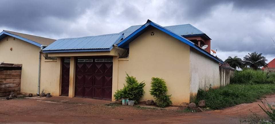 N’ZÉRÉKORÉ/BOMA : UN GRAND BÂTIMENT